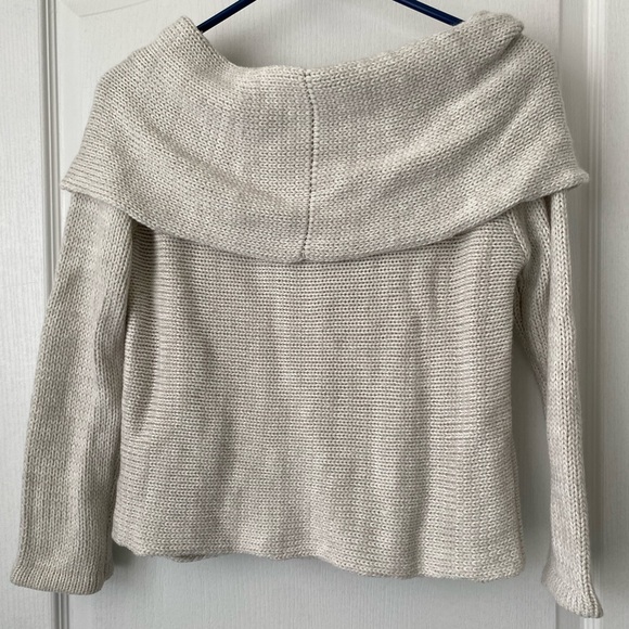 Seek the Label. Size small. Off the shoulder sweater - Picture 2 of 5